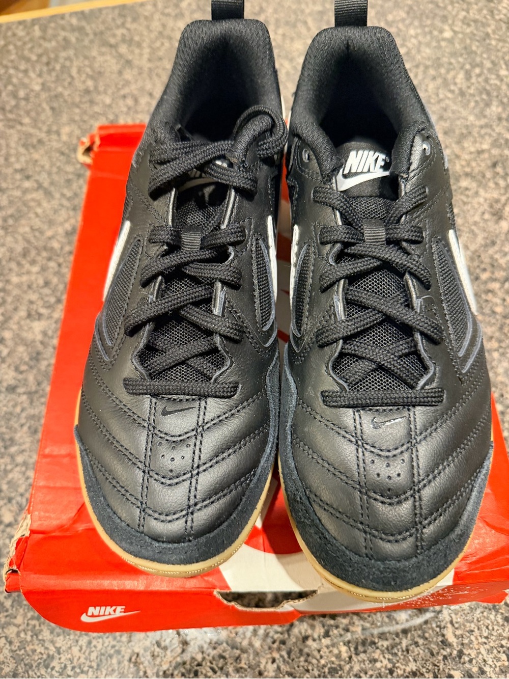 Nike Black Gato (GS) youth 4 women’s 5.5. New.